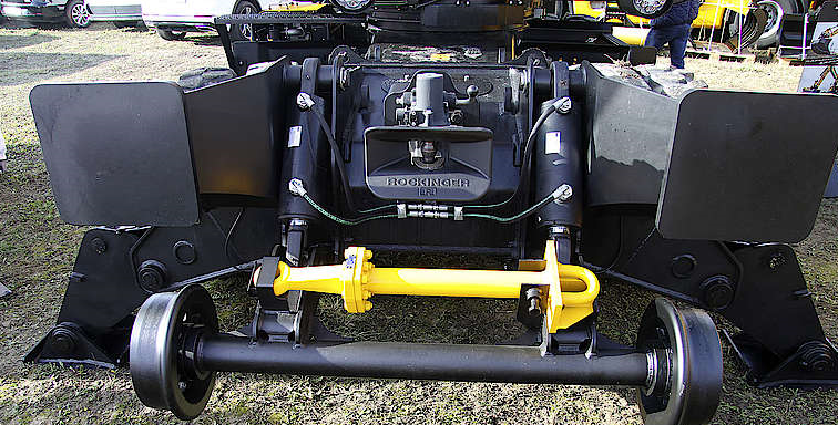 экскаватор JCB на рельсовом ходу